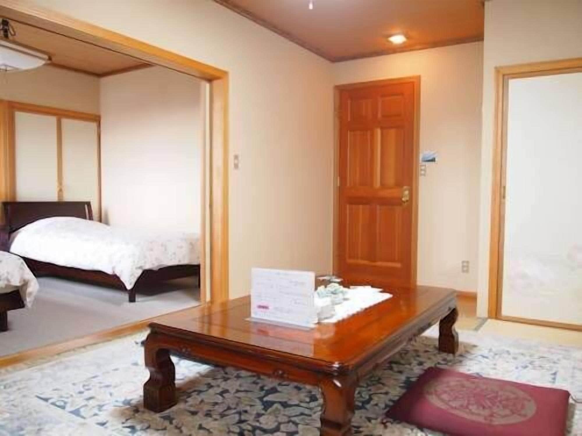 Petit Hotel Corinthian Rebun Екстериор снимка