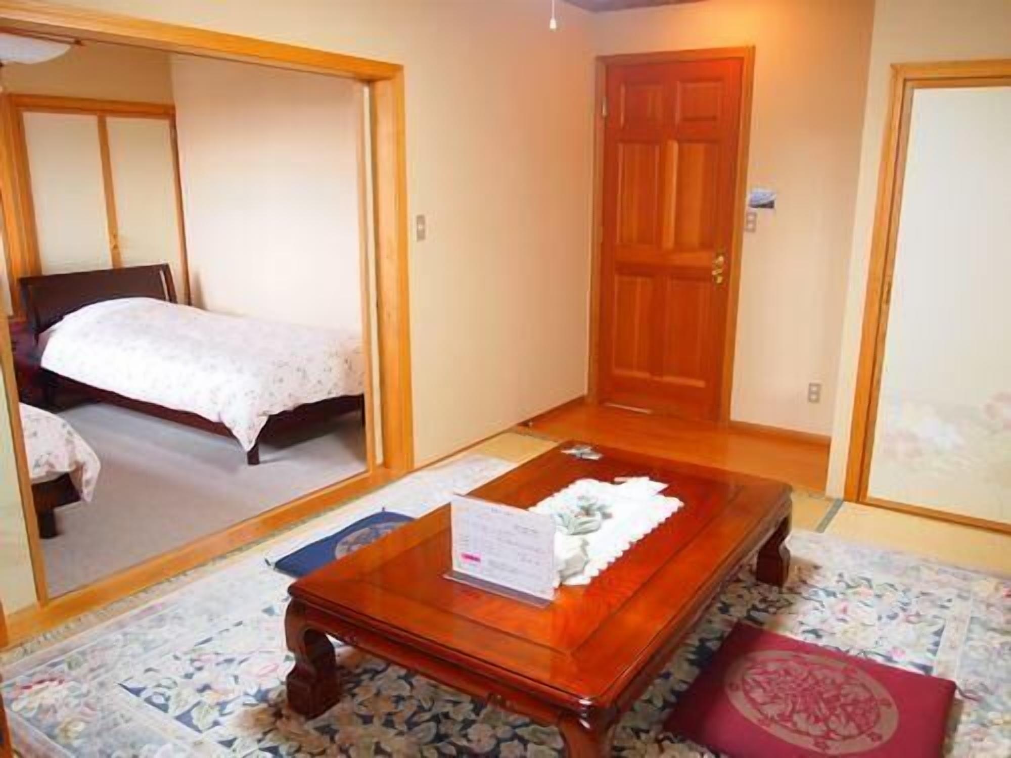 Petit Hotel Corinthian Rebun Екстериор снимка